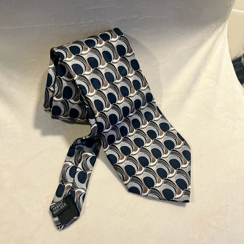 Oleg Cassini Navy and White Geometric Tie